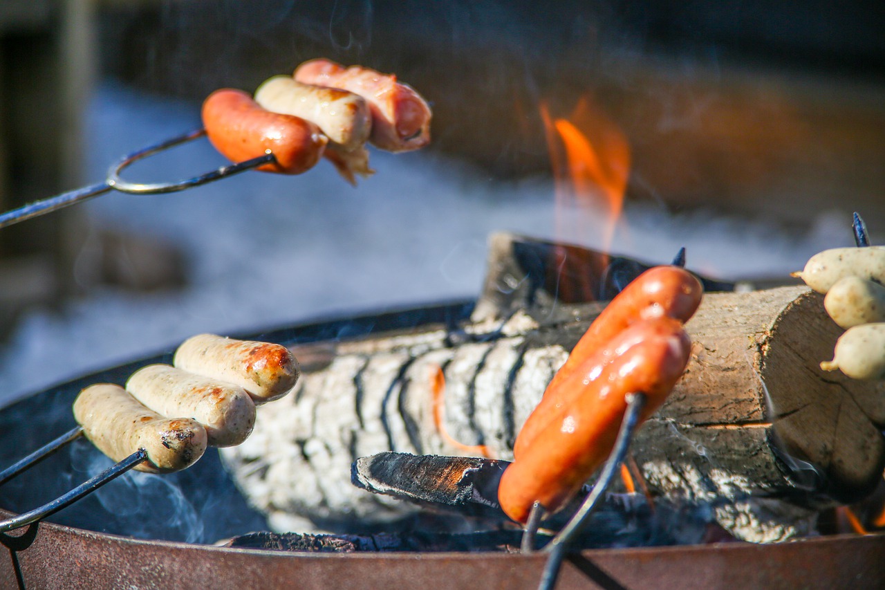 Grill Sausage Barbecue Bratwurst - Kollinger / Pixabay