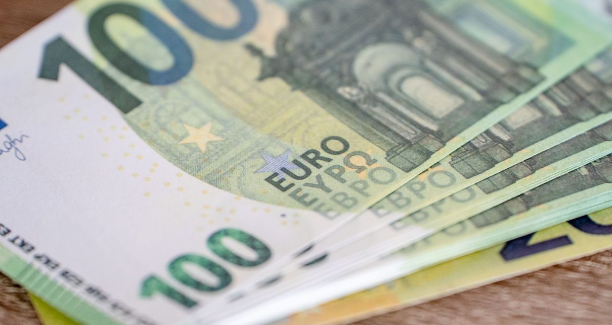 Money Cash Euro Business Finance  - VisionPics / Pixabay