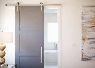 Barn Door Sliding Door Bedroom  - shannonrphillips / Pixabay