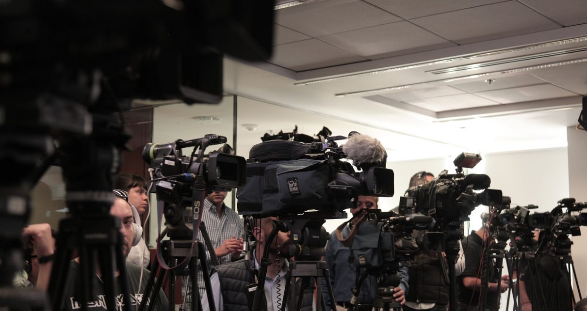 Cameras Filming Media Reporters - damianlopjus / Pixabay