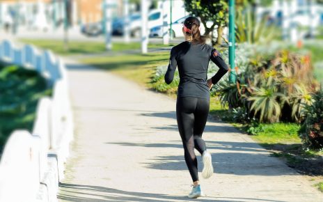 Woman Running Fitness  - neovidio / Pixabay